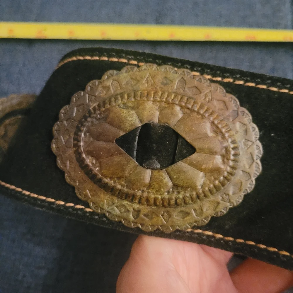 SOUTHWESTERN STYLE CONCHO LEATHER BELT  SZ 34" - Picture 9 of 16